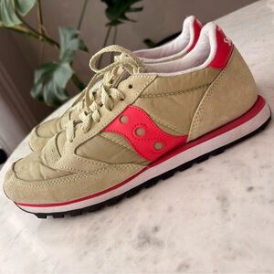 Saucony Jazz Low Pro Green and Pink Shoe Woman's size 9